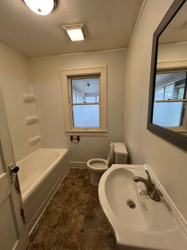 Foto del edificio - 103 S 13th St