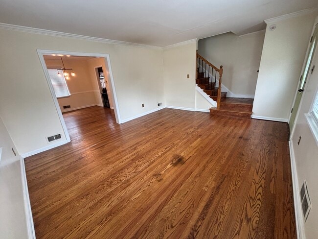 Building Photo - 211 Lyndale Ave