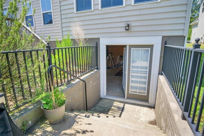 Foto del edificio - 406 Boltons Mill Pkwy