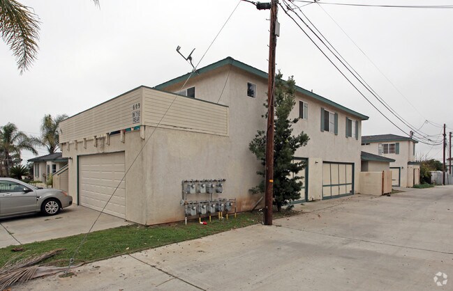 Building Photo - 603-609 E 19th St