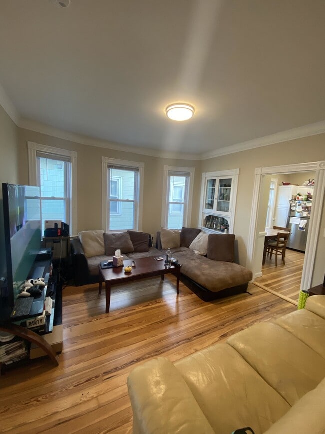 Building Photo - 348 Summer St