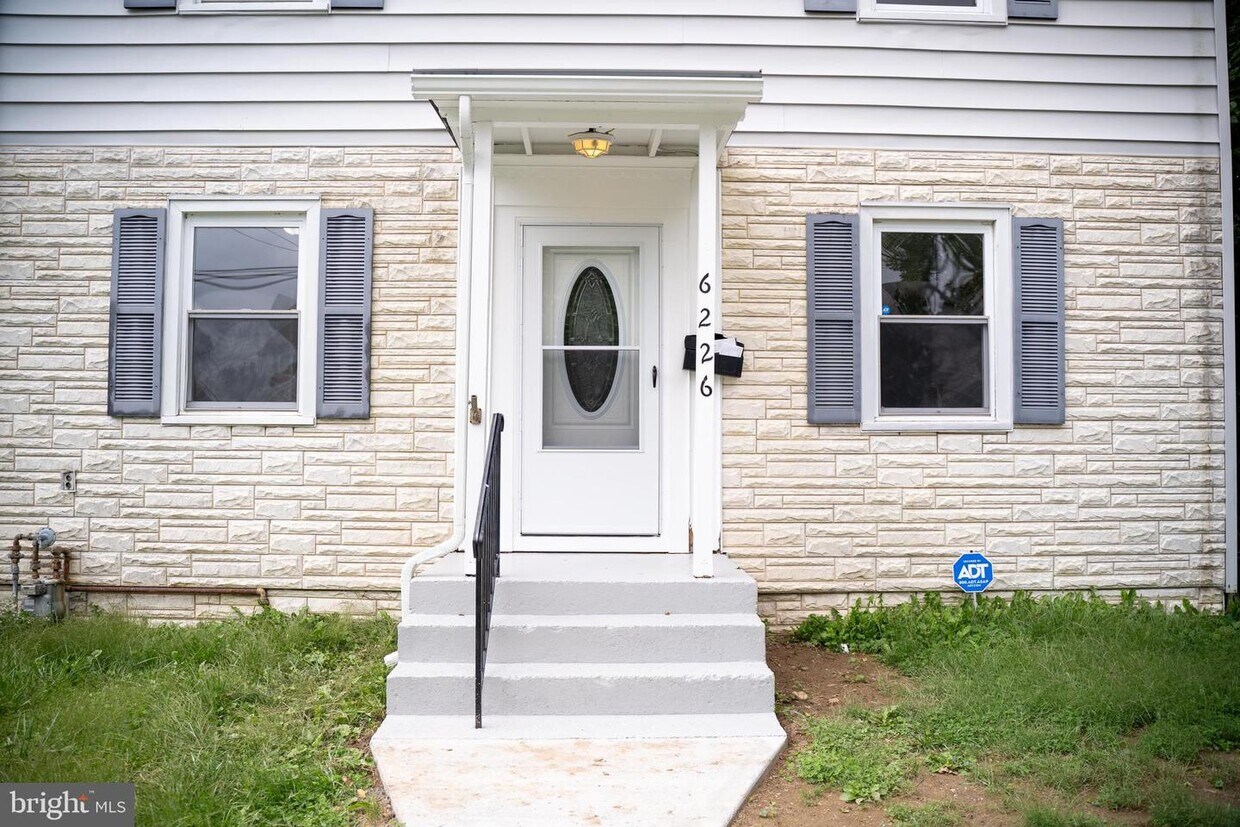 Primary Photo - 6226 20th Ave