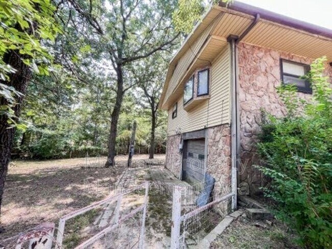 Building Photo - 824 N Wolfe Ln