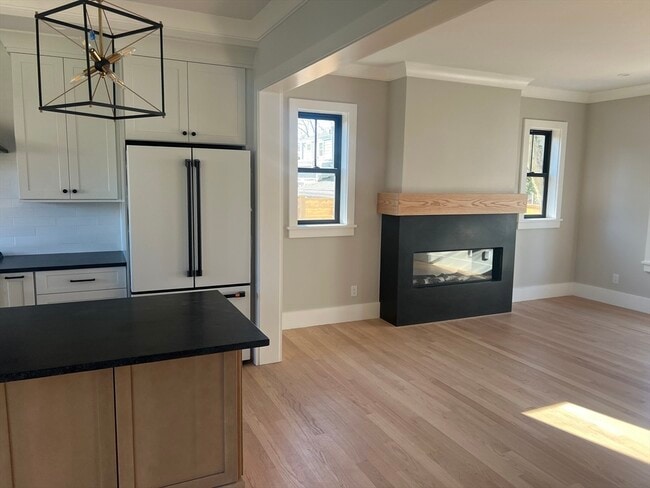 Building Photo - 10 Webber Ave