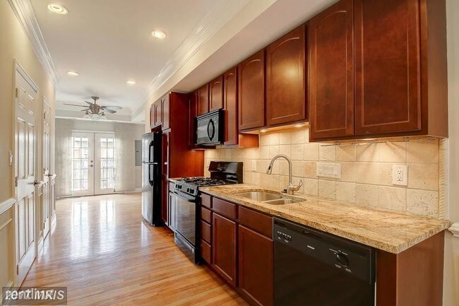 Building Photo - 3 br, 3 bath Townhome - 1312 Sargeant Street