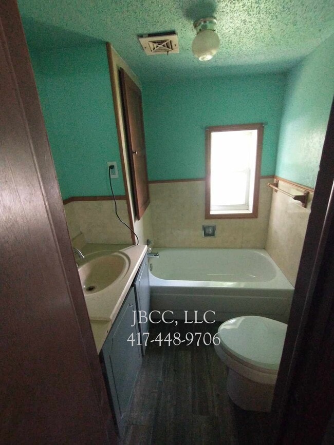 Building Photo - 629 N Olive St