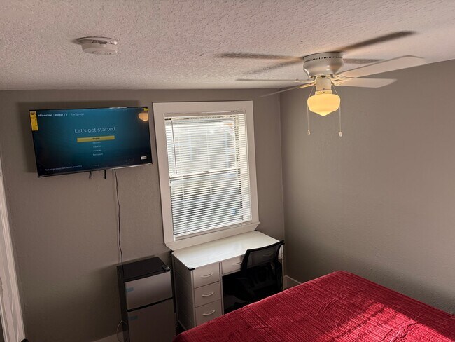Foto del edificio - 2150 Morehouse Rd