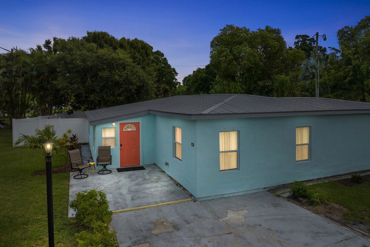 Primary Photo - 1310 4th Ct