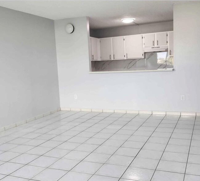 Building Photo - 14840 Naranja Lakes Blvd