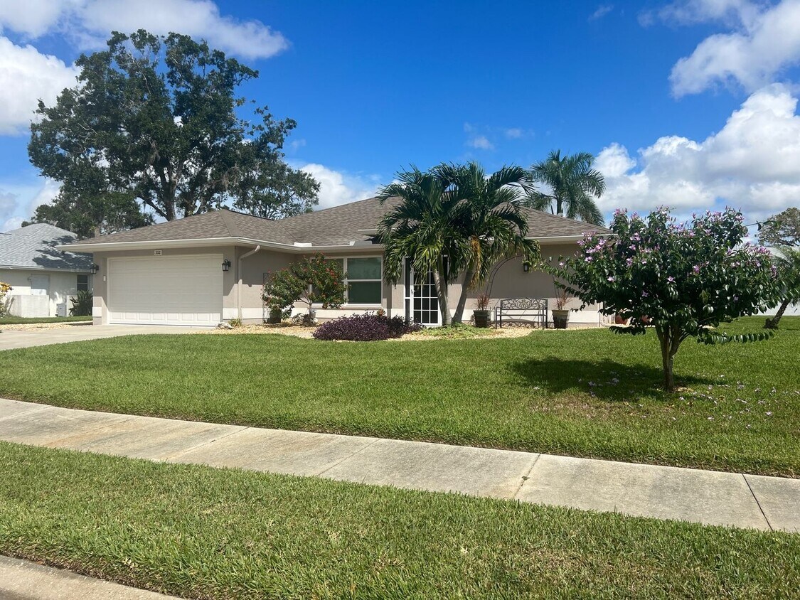 Primary Photo - 3BR/2BA Single Family Pool Home in Lake of...