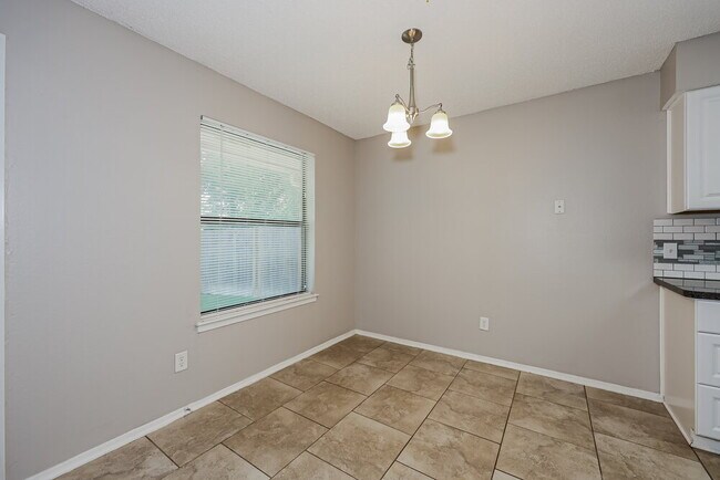 Foto del edificio - 8540 Whitney Dr