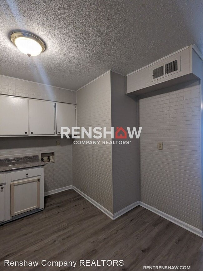 Building Photo - 4 br, 1 bath House - 4732 Royal Pine Dr