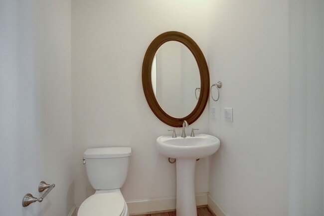 Building Photo - 1415 Oakdale St