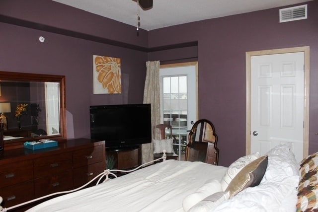 Building Photo - $1,350 | 3 Bedroom, 2 Bathroom Condo | Pet...