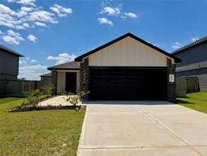 Building Photo - 40839 Hawthorne Glades St