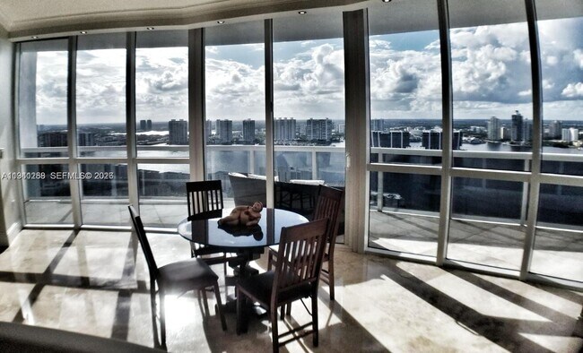 Foto del edificio - 18201 Collins Ave