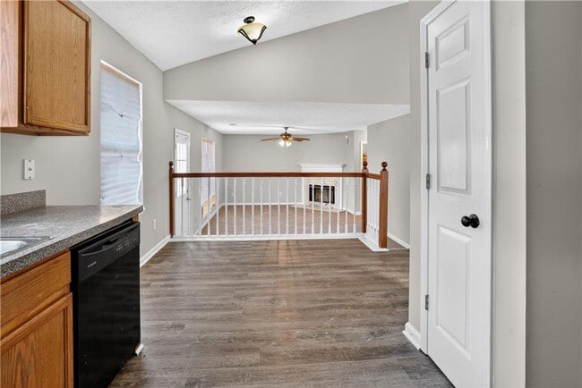 Foto del edificio - 5822 Cedar Croft Ln