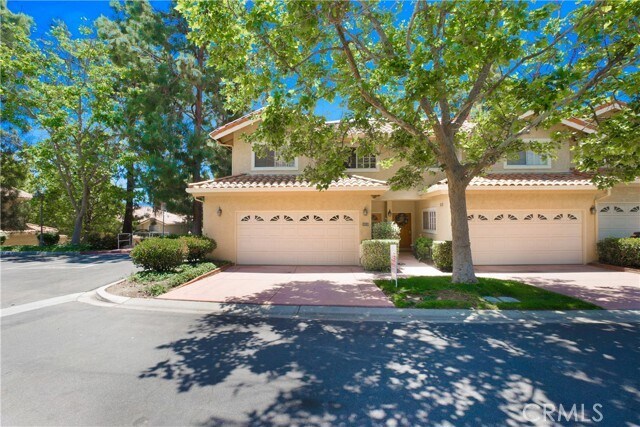 Foto del edificio - 3055 E Hillcrest Dr
