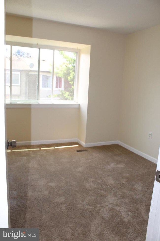 Building Photo - 2352 Sun Valley Cir