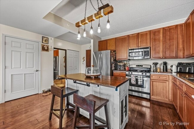 Building Photo - 125 Lakeview Dr