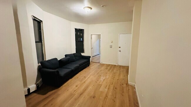 Sala de estar - 56 Groshon Ave