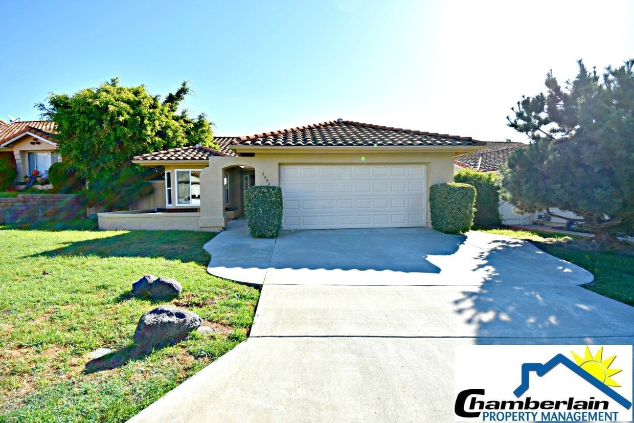 Primary Photo - Updated 2Bed, 2Bath Home in Vista!