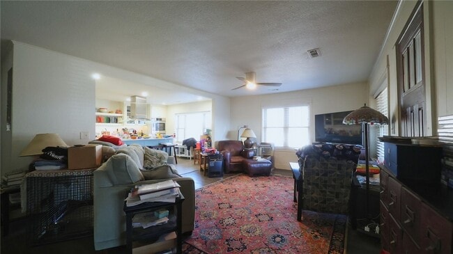 Building Photo - 2108 W Stone St