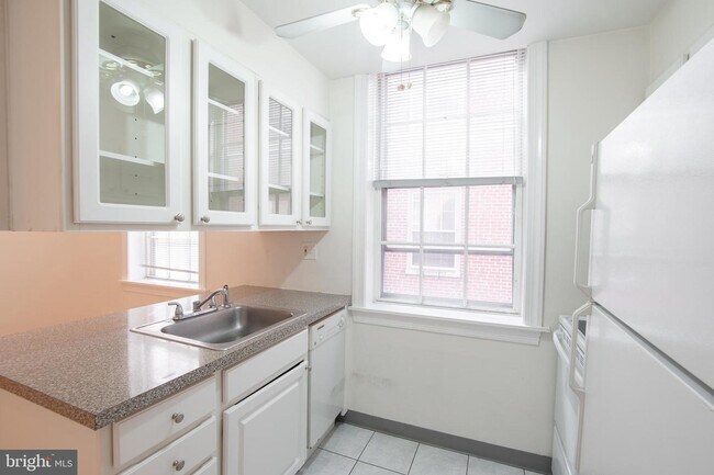 Building Photo - 238 S 8th St