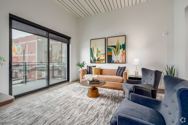 1BR, 1BA - 711SF - Living Room - The Wade
