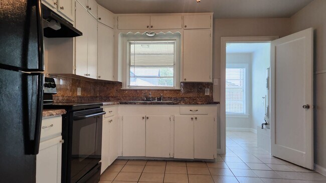 Building Photo - 5611 George Bush Dr