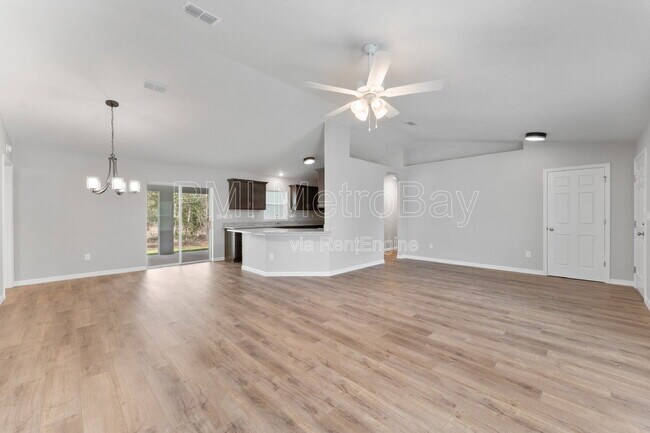 Foto del edificio - 9461 N Sandree Dr