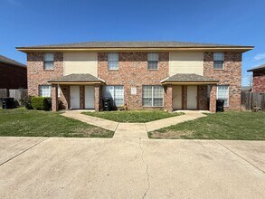Building Photo - 4501 Deek Dr