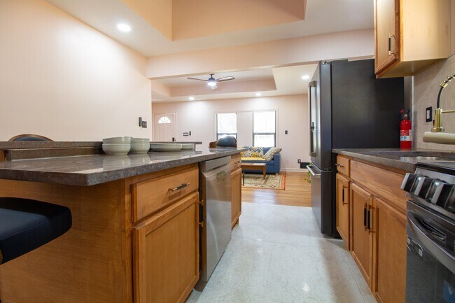 Foto del edificio - 2258 Bryant Dr