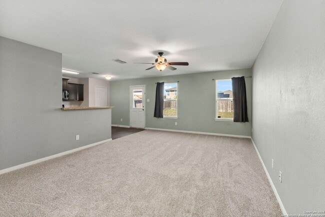 Building Photo - Charming Home Awaits: Spacious & Modern Living in a Prime Location