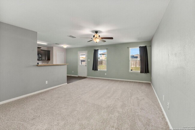 Foto del edificio - Charming Home Awaits: Spacious & Modern Living in a Prime Location