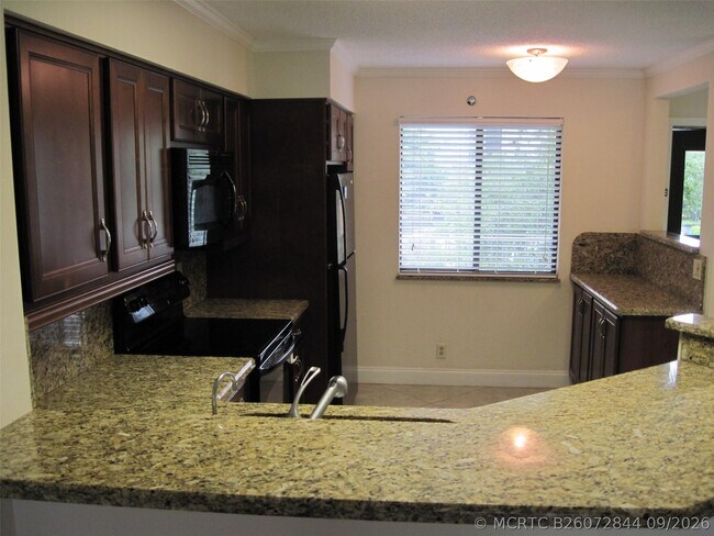 Building Photo - 2232 N Cypress Bend Dr