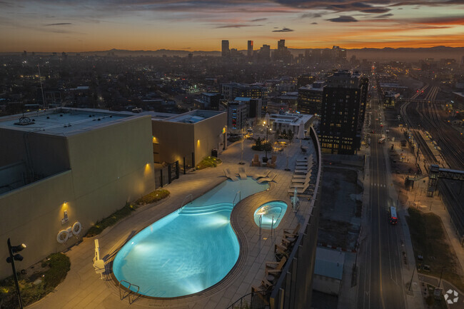 Resort Style Roof Top Pool - One River North