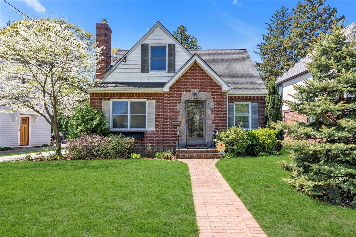 Foto principal - 18 Hathaway Dr