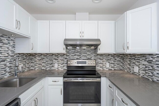 Building Photo - 100 Shearwater Ct E