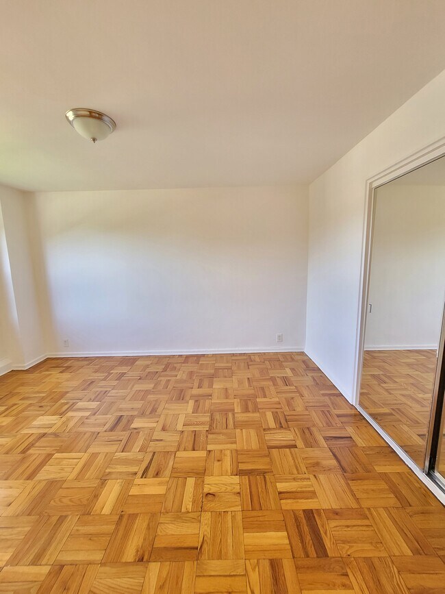 Foto del edificio - 336 Pelham Rd