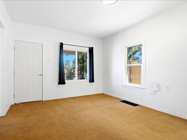 Building Photo - Poplar Grove 2 bedroom 1 bath, fenced