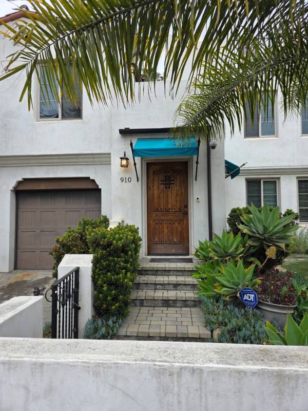 Building Photo - 910 Castillo St