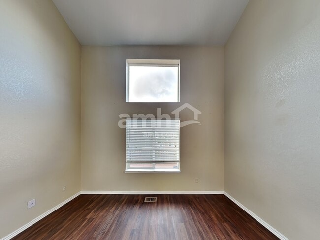 Building Photo - 1393 E 96th Pl