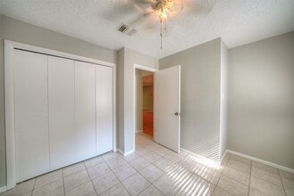 Building Photo - 25 Shady Oak Ln