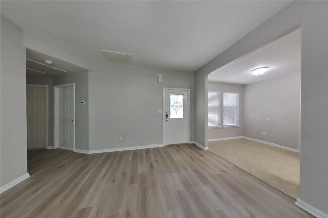 Building Photo - 10951 Royal Forest Dr