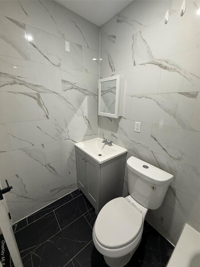 Foto del edificio - 119-19 Guy R Brewer Blvd