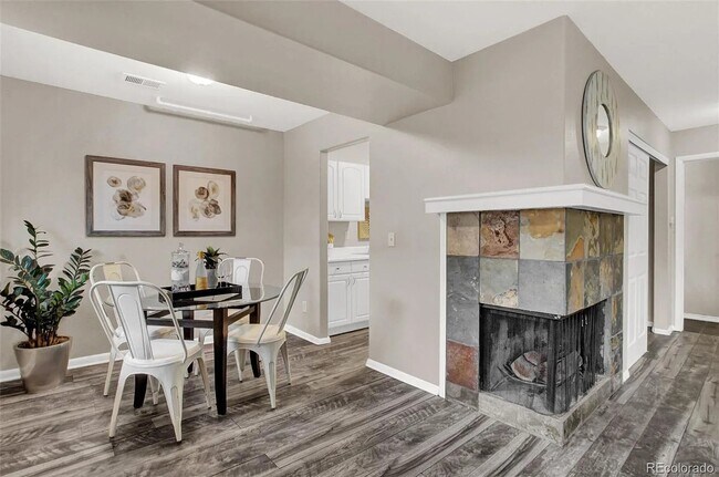 Building Photo - Exquisite 3-Bedroom Townhome on Arbor Gree...