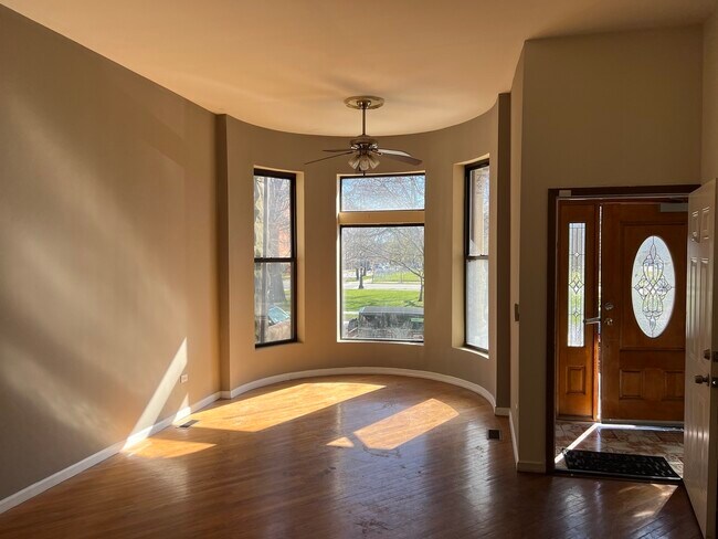 Building Photo - 4204 S Drexel Blvd