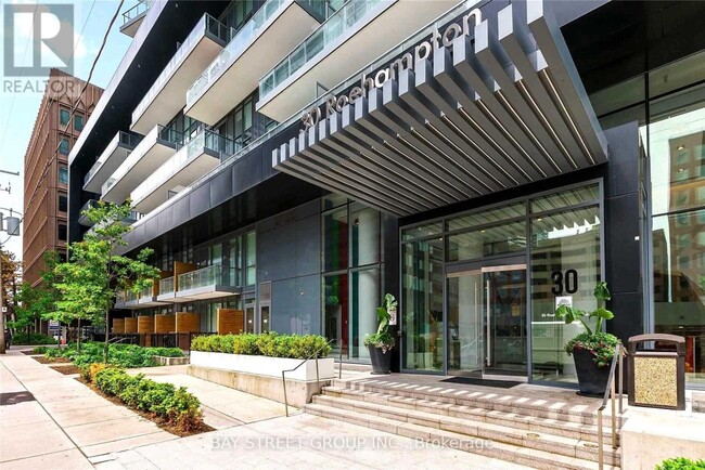 Photo du bâtiment - 30 Roehampton Ave