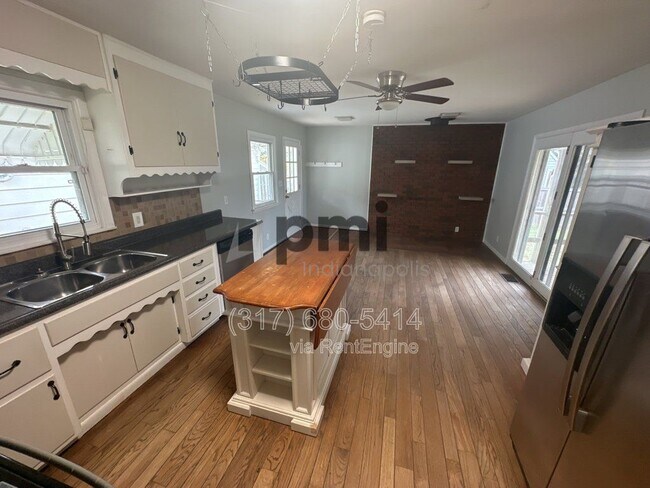 Foto del edificio - 7056 Caroline Ave